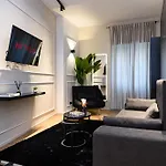 Elegant Roma